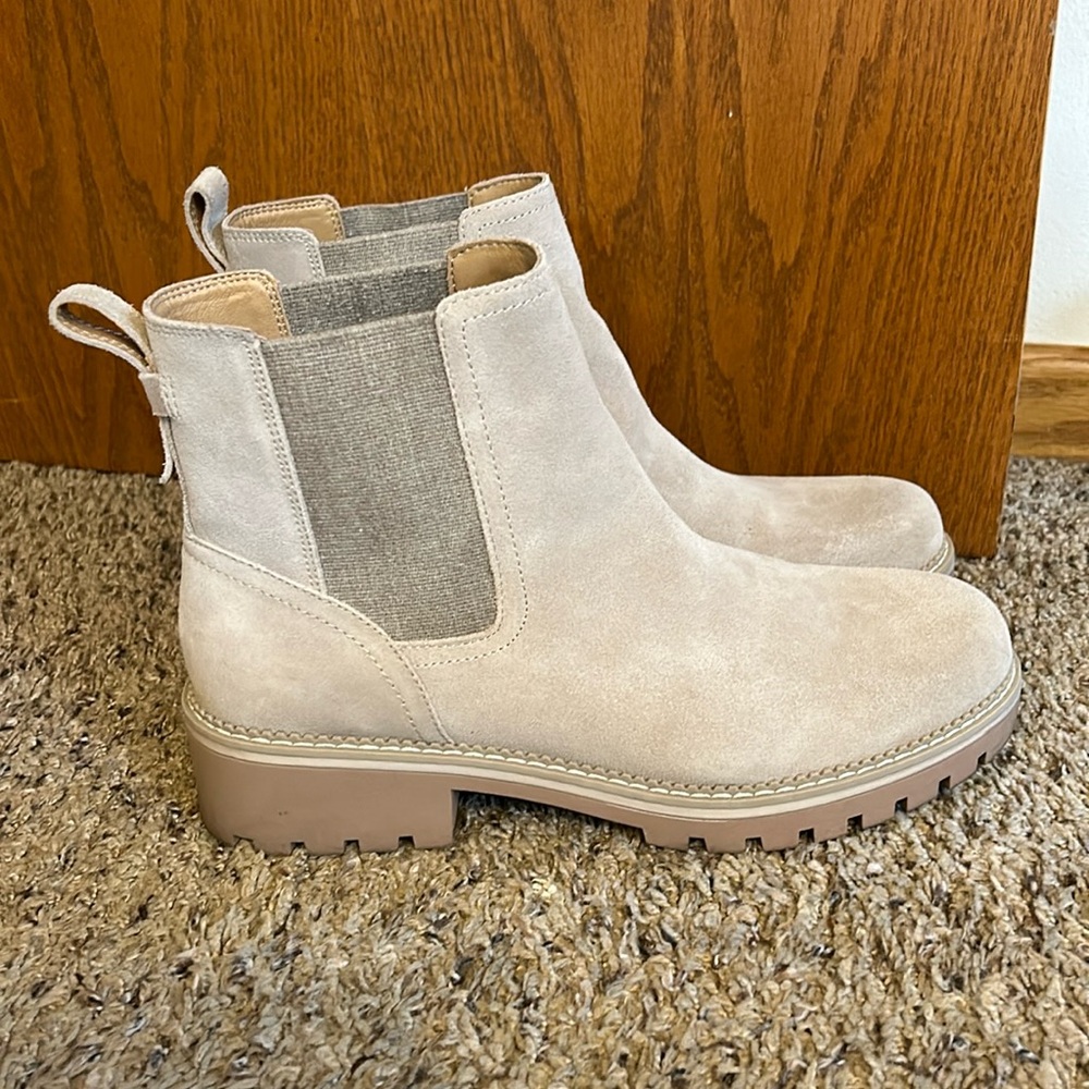 Women’s Size 11 Crown Vintage Karina Chelsea Boots - Taupe/light tan color